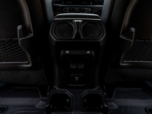 Used 2024 Jeep Gladiator Rubicon AWD/4WD image 33