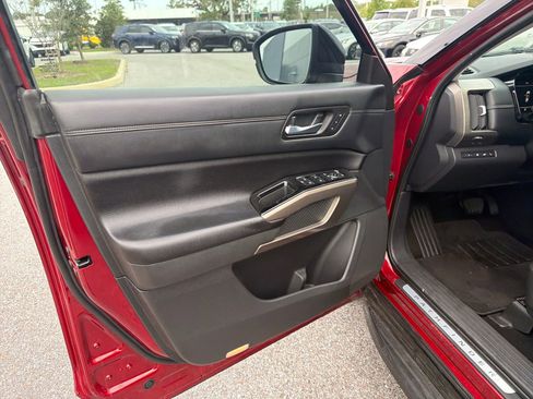 Used 2022 Nissan Pathfinder Platinum w/ Cargo Package FWD image 14