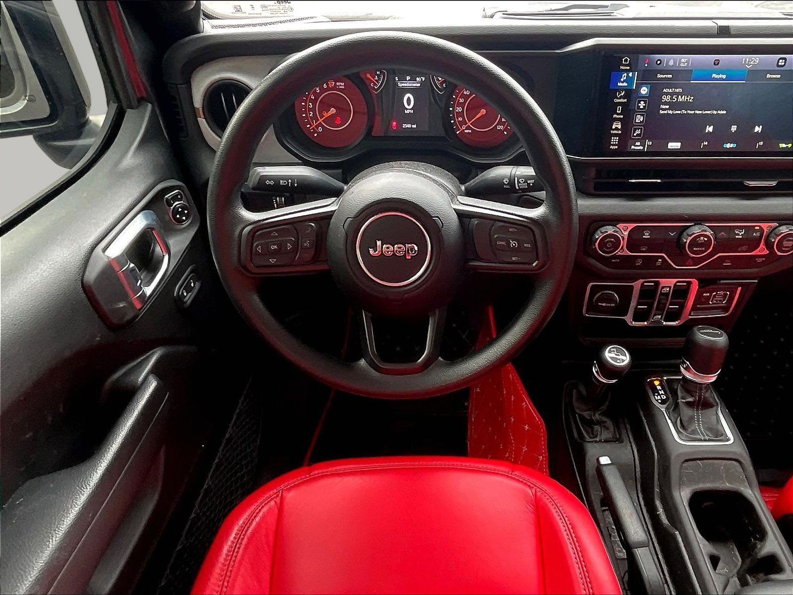 Used 2025 Jeep Gladiator Sport AWD/4WD image 9