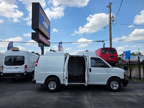 Used 2018 Chevrolet Express 2500 2500 3dr Cargo Van w/ Safety Package image 5