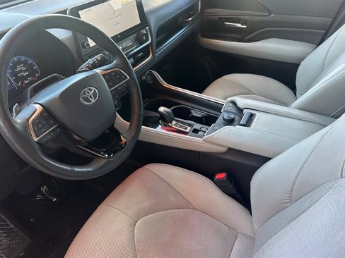 Certified 2025 Toyota Grand Highlander AWD Hybrid image 12