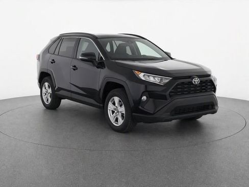Used 2020 Toyota RAV4 XLE w/ Convenience Package AWD/4WD image 2