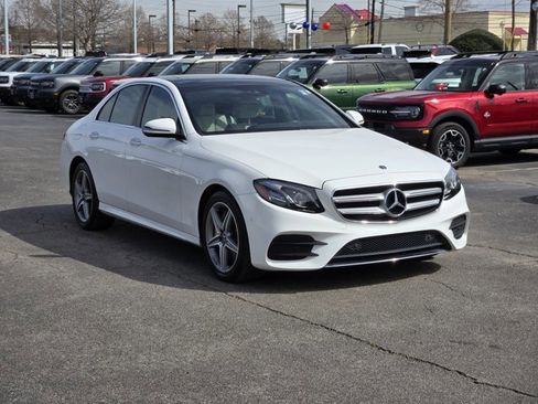 Used 2018 Mercedes-Benz E 300 4MATIC w/ Premium 2 Package image 3