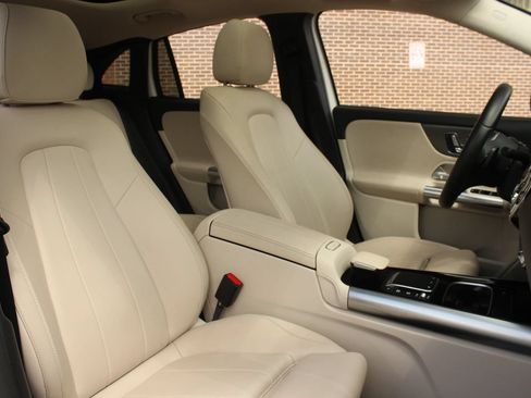 Used 2023 Mercedes-Benz GLA 250 w/ Premium Package image 30