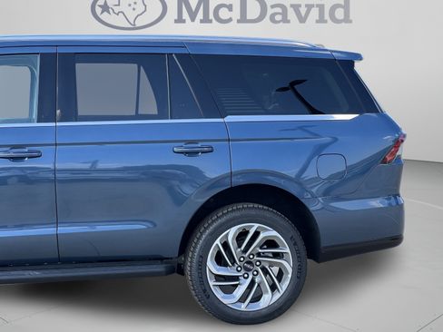 New 2027 Lincoln Navigator Premiere RWD image 28
