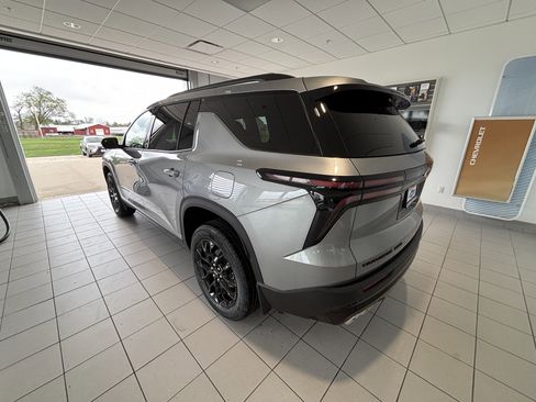 New 2026 Chevrolet Traverse LT w/ Midnight/Sport Edition AWD/4WD image 3