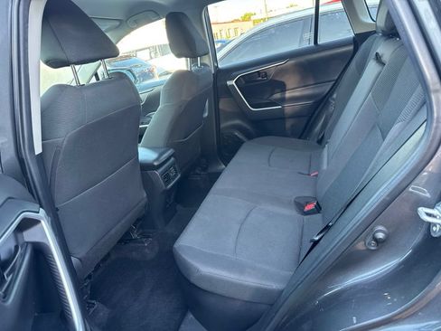 Used 2022 Toyota RAV4 LE AWD/4WD image 10