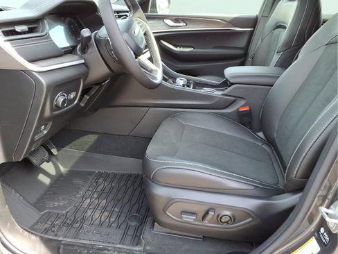 New 2026 Jeep Grand Cherokee L 4WD image 14