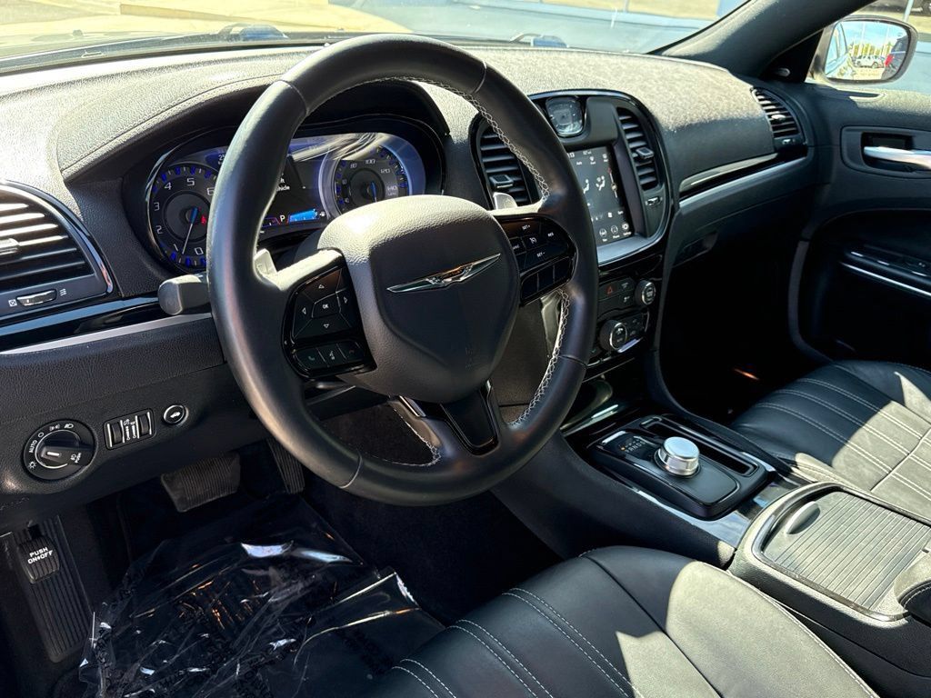 Used 2018 Chrysler 300 S RWD image 2