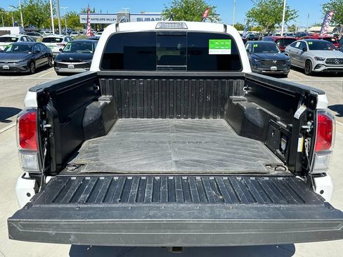 Used 2021 Toyota Tacoma TRD Off-Road w/ Technology Package AWD/4WD image 21