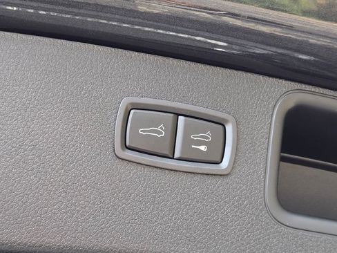 New 2026 Porsche Macan Turbo image 17