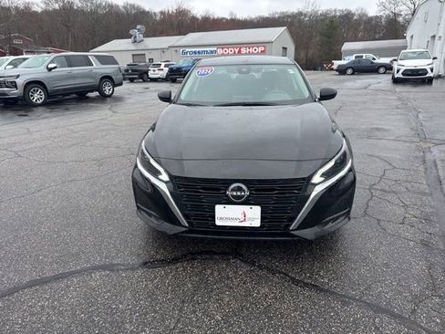 Used 2024 Nissan Altima 2.5 SV AWD/4WD image 3