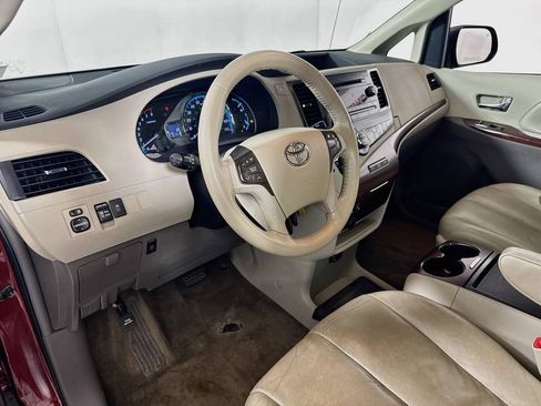 Used 2011 Toyota Sienna XLE FWD image 9