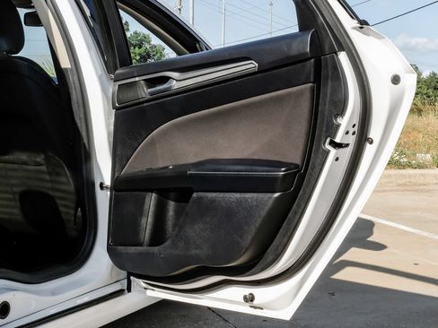 Used 2019 Ford Fusion SE FWD image 49