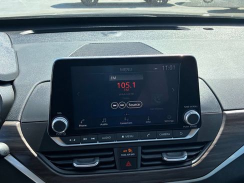 Used 2025 Nissan Altima 2.5 SV FWD image 19