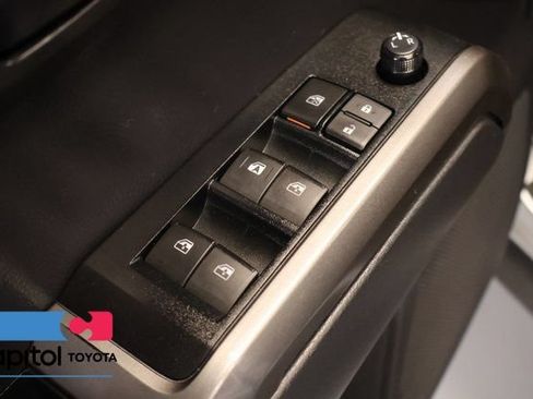 Certified 2022 Toyota Tacoma SR5 AWD/4WD image 11