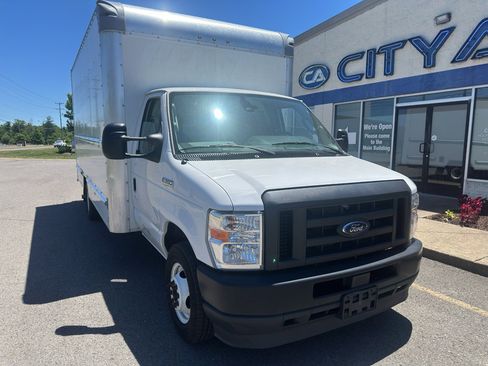Used 2022 Ford E-350 and Econoline 350 Super Duty RWD image 2