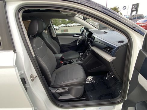 Used 2023 Volkswagen Taos SE w/ Panoramic Sunroof Package FWD image 39