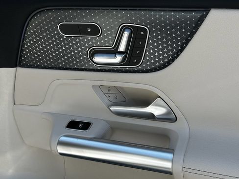 Certified 2026 Mercedes-Benz GLA 250 w/ Exclusive Package image 17