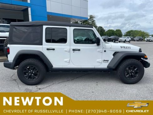 Used 2022 Jeep Wrangler Unlimited Sport AWD/4WD image 16