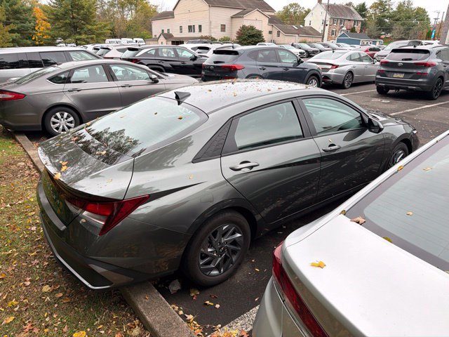 Used 2024 Hyundai Elantra SEL FWD image 17
