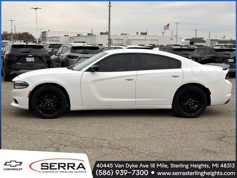 Used 2017 Dodge Charger SXT w/ Blacktop Package image 2