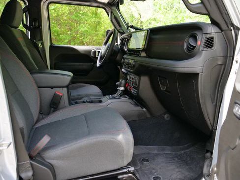 Used 2024 Jeep Wrangler Unlimited Rubicon w/ Technology Group image 44