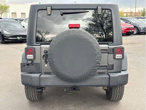 Used 2018 Jeep Wrangler Unlimited Sport S image 2