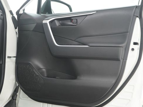 Certified 2025 Toyota RAV4 LE image 9