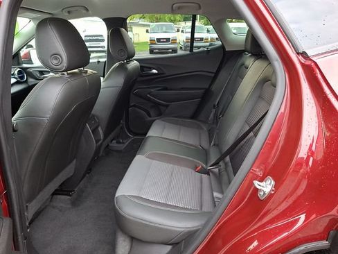 Used 2025 Chevrolet Trax LT FWD image 10