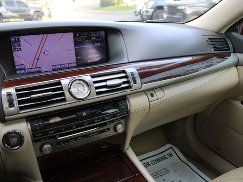 Used 2013 Lexus LS 460 w/ Comfort Pkg RWD image 13