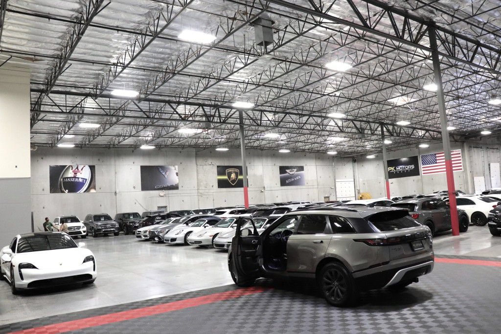 Used 2018 Land Rover Range Rover Velar R-Dynamic SE AWD/4WD image 15