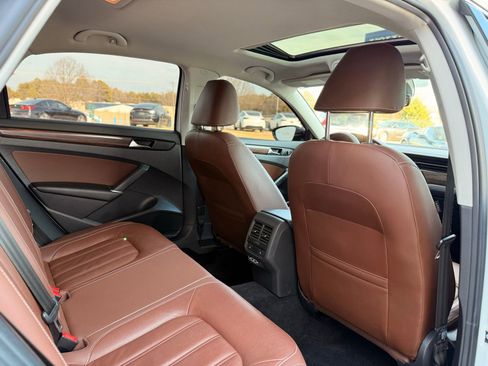 Used 2022 Volkswagen Passat 2.0T image 17