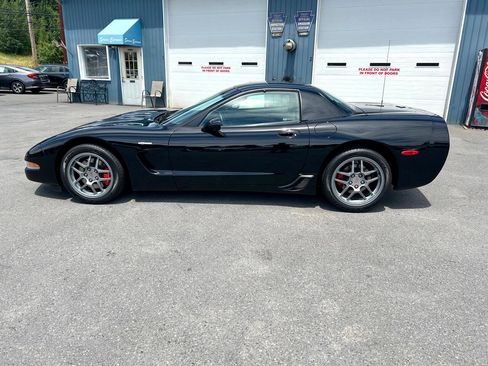 Used 2001 Chevrolet Corvette Z06 w/ Memory Pkg image 2