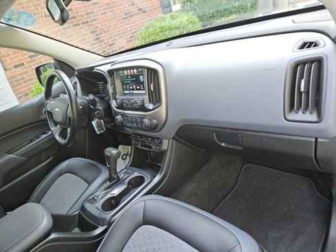 Used 2017 Chevrolet Colorado Z71 AWD/4WD image 36
