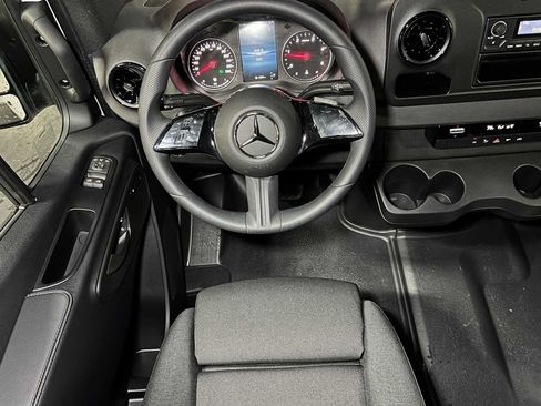 Used 2025 Mercedes-Benz Sprinter 2500 image 33