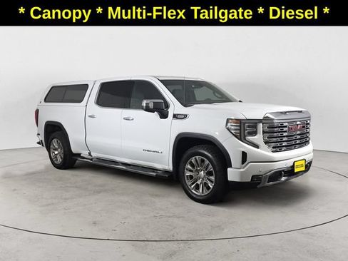Used 2023 GMC Sierra 1500 Denali w/ Technology Package AWD/4WD image 3