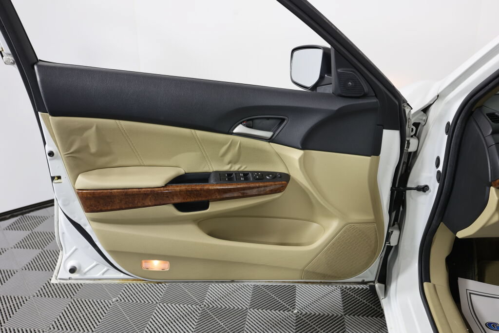 Used 2011 Honda Accord EX-L image 12