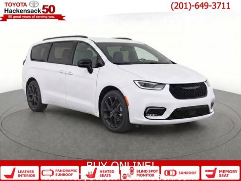 Used 2025 Chrysler Pacifica Limited FWD image 1