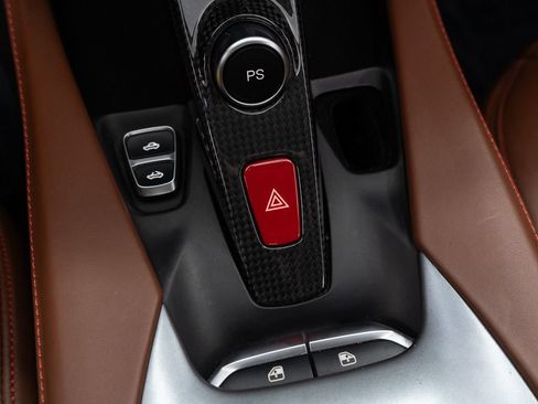 Used 2019 Ferrari Portofino RWD image 37