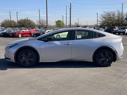 New 2026 Toyota Prius LE FWD image 8