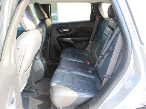 Used 2019 Jeep Cherokee Limited AWD/4WD image 13