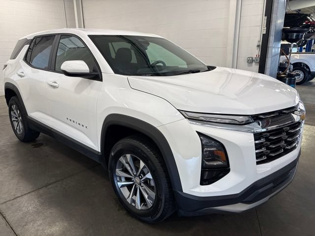 Used 2025 Chevrolet Equinox LT AWD/4WD image 3