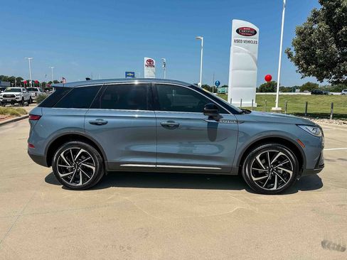 Used 2025 Lincoln Corsair Reserve FWD image 2