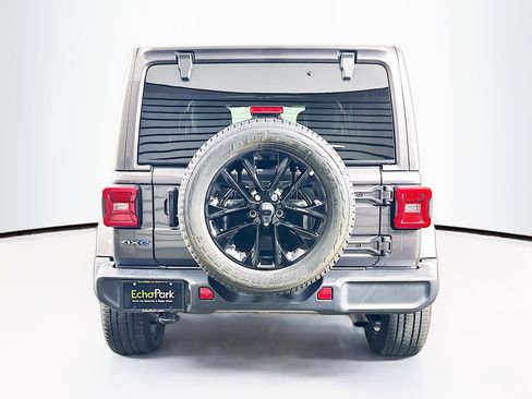 Used 2021 Jeep Wrangler Sahara image 7