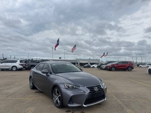 Used 2017 Lexus IS 200t w/ Premium Package RWD image 2