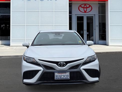 Used 2021 Toyota Camry SE w/ Convenience Package FWD image 2