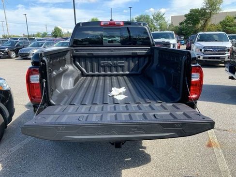 New 2025 GMC Canyon AT4 image 27