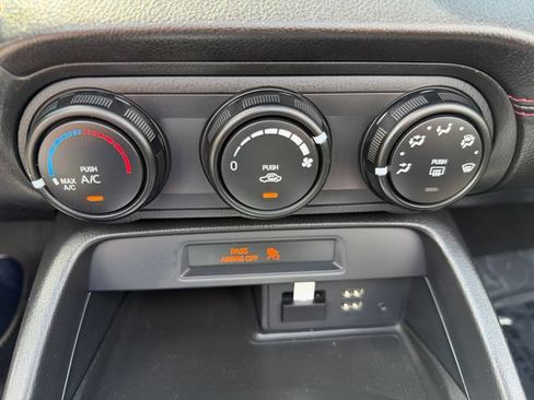Used 2016 MAZDA MX-5 Miata Club RWD image 32