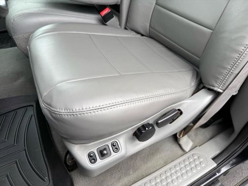 Used 2006 Ford F350 Lariat image 12